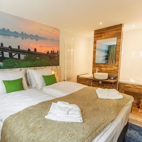 UNIEKE ACCOMMODATIE 6 personen - Woonboot EH674