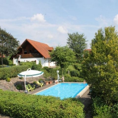 Bungalow 5 personen - Spacious apartment with oven, located in the green Bruchttal