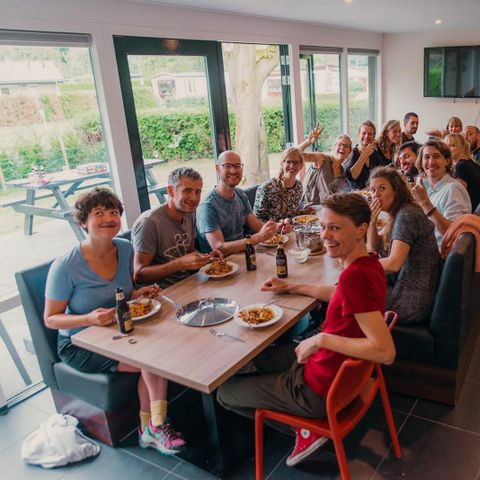 VAKANTIEHUIS 28 personen - Villa + Lodges (24 + 4)