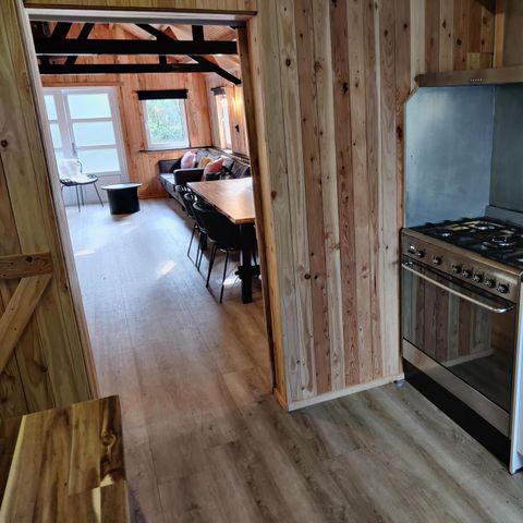 Tiny House 16 personen - Groepsverblijf blokhut + 4 vierpersoons tiny houses (16 personen)