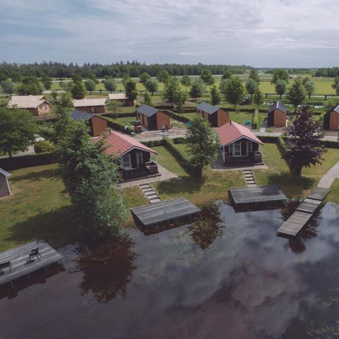 Lodge 16 personen - Groepsverblijf groepslodge + 4 vierpersoonslodges (16 personen)