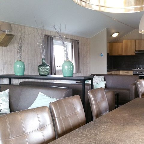 Lodge 16 personen - Groepsverblijf groepslodge + 4 vierpersoonslodges (16 personen)