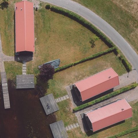 Lodge 16 personen - Groepsverblijf groepslodge + 4 vierpersoonslodges (16 personen)