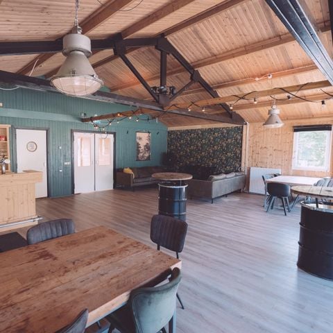 Tiny House 24 personen - Groepsruimte het Strandhuis + 6 Tiny Houses (24 personen)