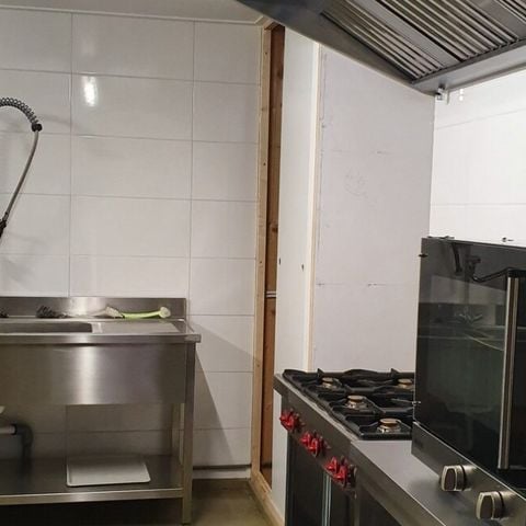 VAKANTIEHUIS 24 personen - Groepsverblijf Strandhuis + 4 vakantiewoningen (24 personen)