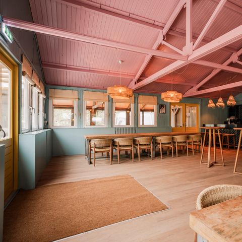 Groepsaccommodatie 24 personen - Groepsverblijf Strandhuis + 4 vakantiewoningen (24 personen)
