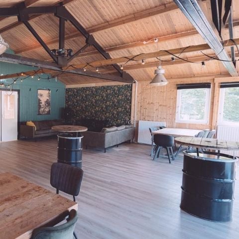 VAKANTIEHUIS 24 personen - Groepsverblijf Strandhuis + 4 vakantiewoningen (24 personen)