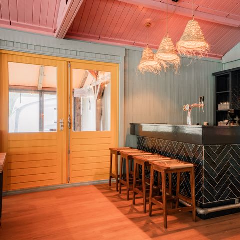 Groepsaccommodatie 24 personen - Groepsverblijf Strandhuis + 4 vakantiewoningen (24 personen)