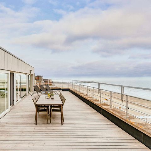 Groepsappartement 10 personen - Unieke penthouse met zeezicht