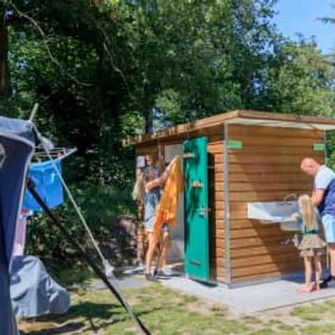 Kampeerplaats - Staanplaats met eigen badkamer