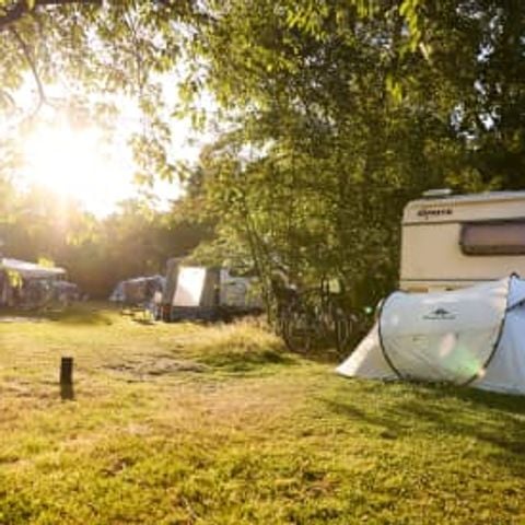 STAANPLAATS - Kampeer/Camperplaats
