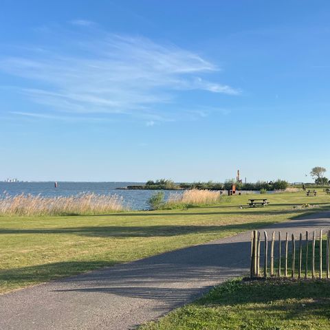 STAANPLAATS - Comfort aan het water