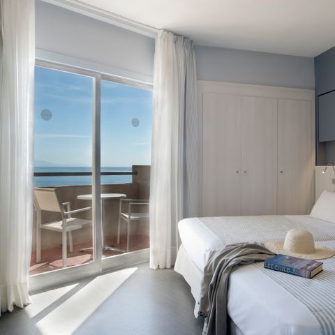 Hotelkamer 2 personen - Room Superior Airconditioning & Seaview