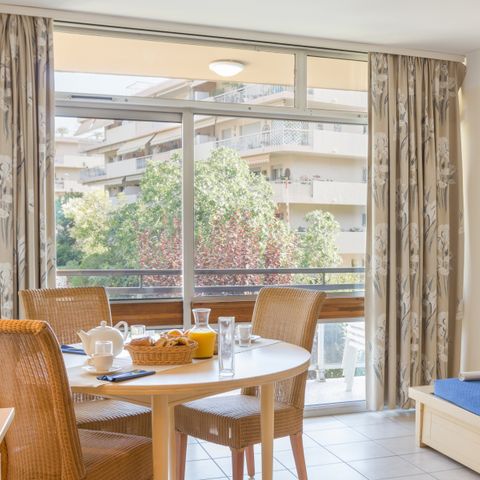 APPARTEMENT 6 personen - - 1 bedroom + 1 sleeping alcove - Air conditioned