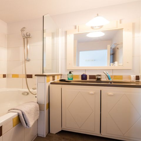 APPARTEMENT 6 personen - - 1 bedroom + 1 sleeping alcove - Terrace or balcony  - air conditionned
