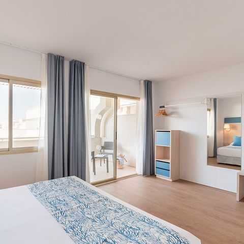 Slaapkamer 2 personen - Hotelkamer Double - Adapted for PMR - Balcony C2A