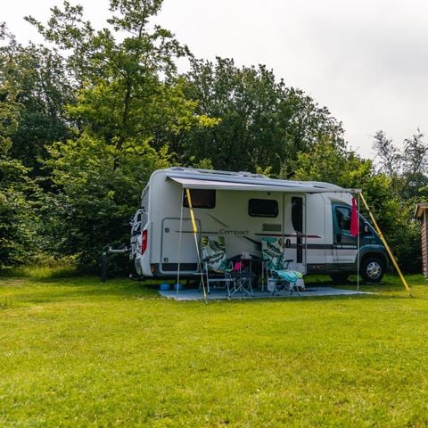 STAANPLAATS - Comfort privésanitair