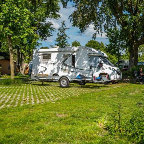 Kampeerplaats - Camperplaats Comfort aan het water