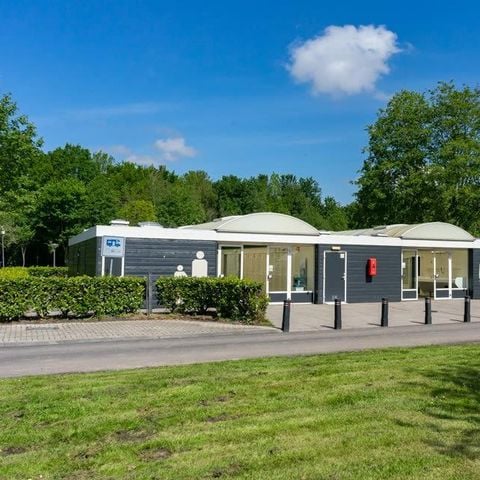 STAANPLAATS - Camperplaats Comfort L aan het water