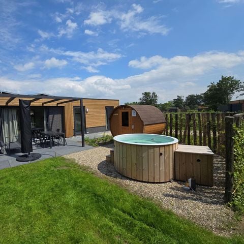 VAKANTIEHUIS 4 personen - met hondenhek, sauna en hottub