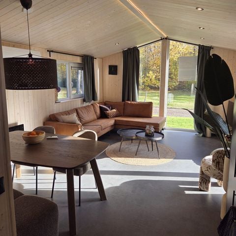 Lodge 4 personen - Aekinger omheinde tuin en hottub