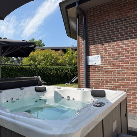 VAKANTIEHUIS 10 personen - Familiehuis Rheeze met jacuzzi