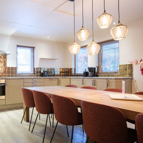 VAKANTIEHUIS 10 personen - Familiehuis Rheeze met jacuzzi