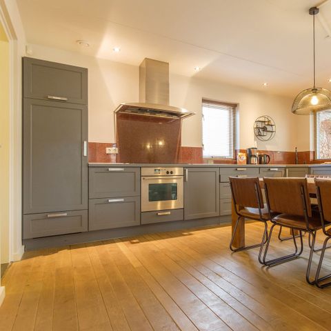 VAKANTIEHUIS 10 personen - Familiehuis Rheeze met jacuzzi