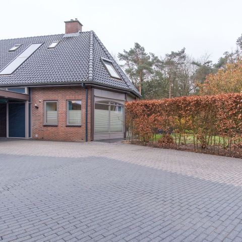 Groepsaccommodatie 10 personen - Familiehuis Rheeze met jacuzzi