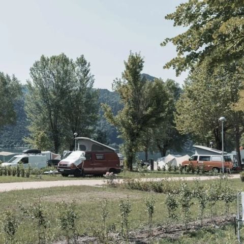 STAANPLAATS - Uitzicht op het meer