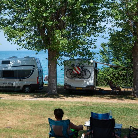 Kampeerplaats - Standplaats met uitzicht op het meer 60 m²