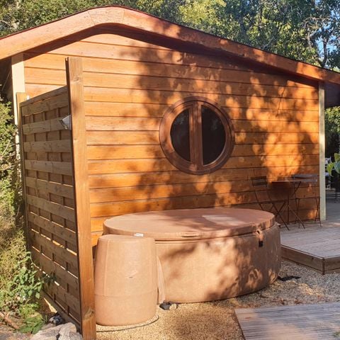 Chalet 5 personen - Sam's hut met airconditioning (klein familiehuis, privé spa op het terras) / 5 personen inbegrepen