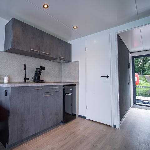 Lodge 6 personen - Houseboat met XL Hottub & Dakterras