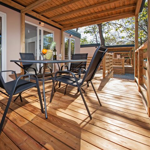Stacaravan 6 personen - Comfort XL | 2 slaapkamers | 4/6 Pers | Verhoogd terras | 2 badkamers | Airconditioning | TV