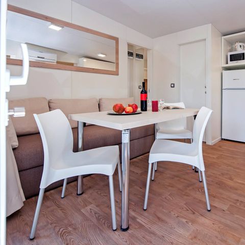 Stacaravan 6 personen - Mobile-home | Comfort | 3 slaapkamers | 6 pers | Verhoogd terras | 2 badkamers | Airconditioning | TV