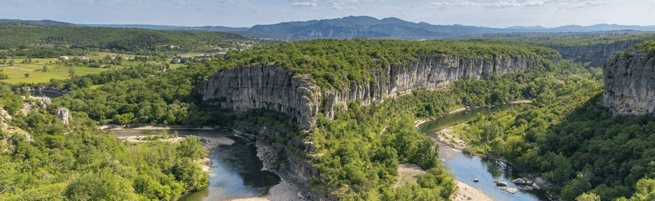 Camping in de Ardèche aan een rivier